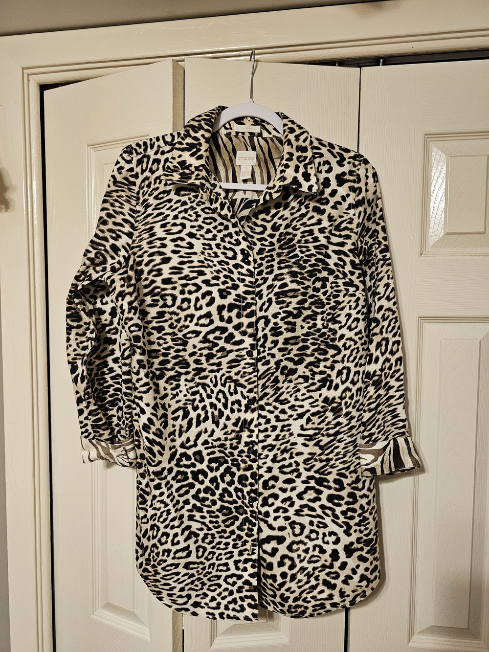 Chico's Black and Cream Leopard Print Blouse. Chico's Size 1/medium/8-10